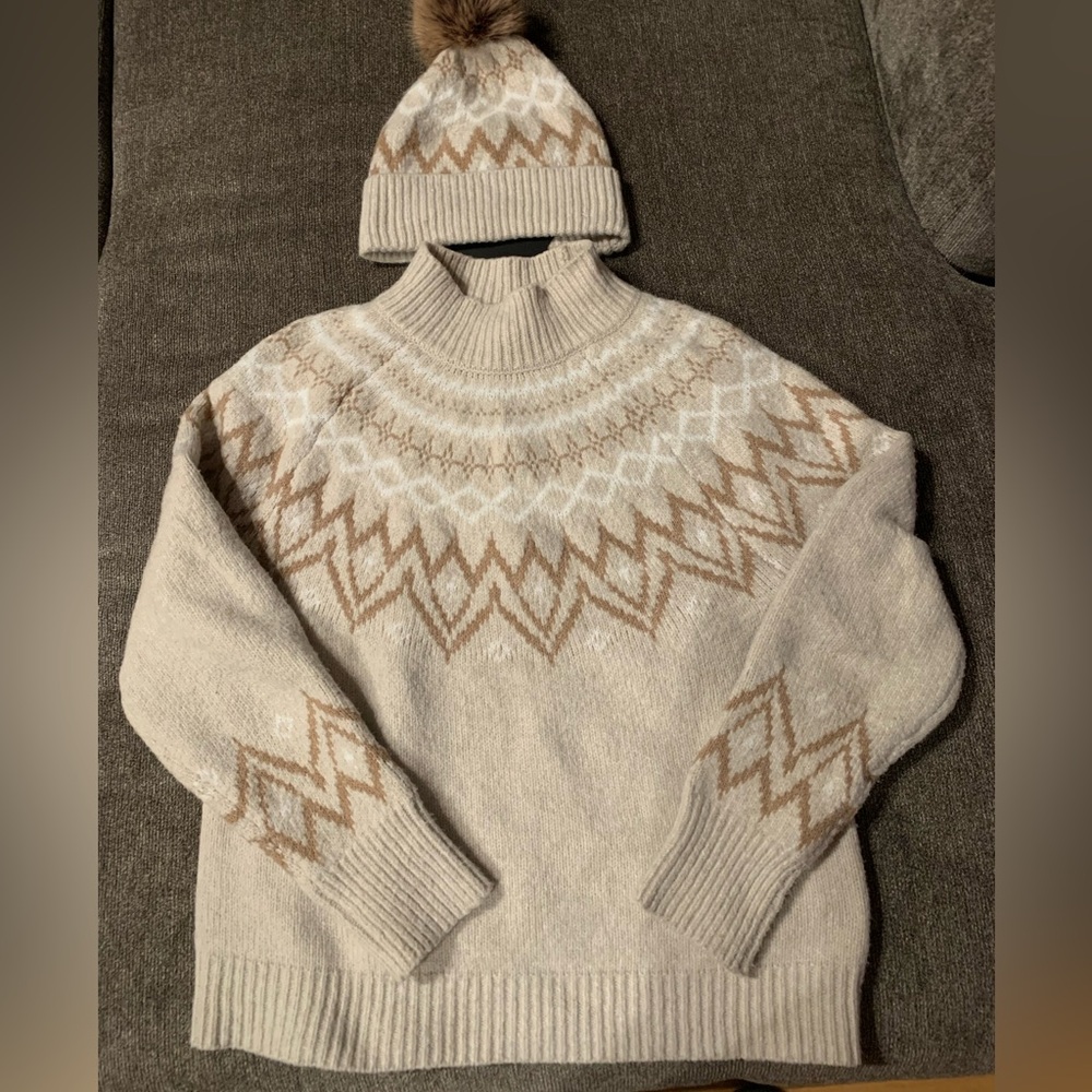 Ladies sweater with matching winter hat